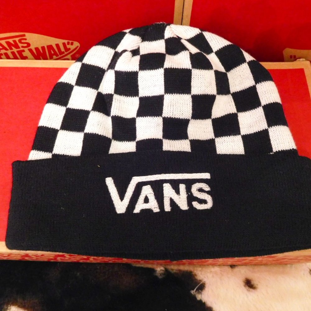 Customized Vans Embroidered Beanie (White)